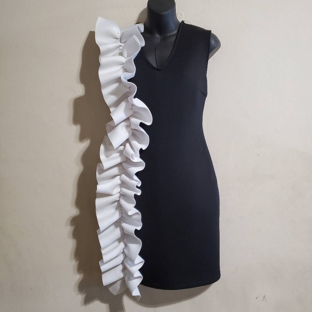 La Patean Dress Black white side Ruffle Size 12